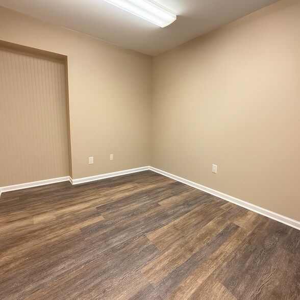 More Photos Of 9876 Main St, Woodstock Flex For Lease