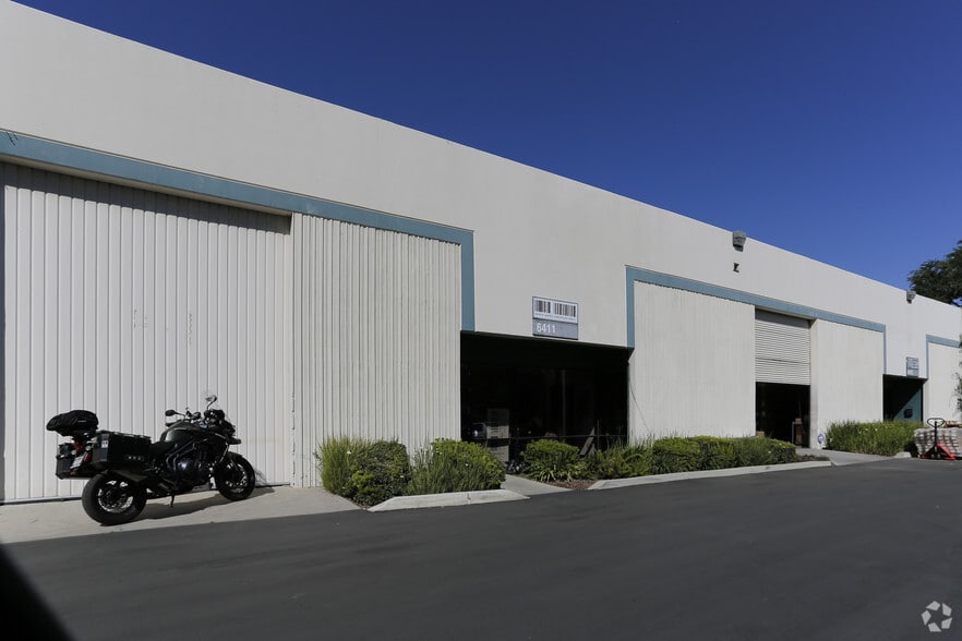 More Photos Of 6400-6405 Independence Ave, Woodland Hills Unknown For Lease