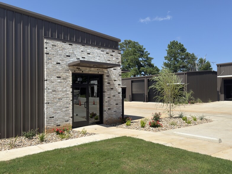 Primary Photo Of 12173 State 64 hwy, Tyler Showroom For Lease