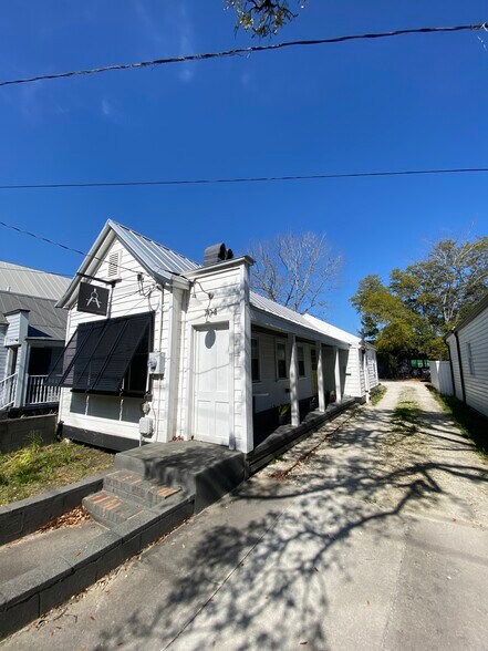 Primary Photo Of 704 Meeting St, Charleston Office Residential For Lease