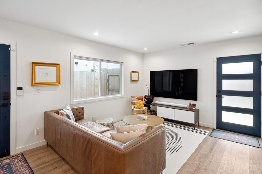 More Photos Of 4852 S Centinela Ave, Los Angeles Multifamily For Sale