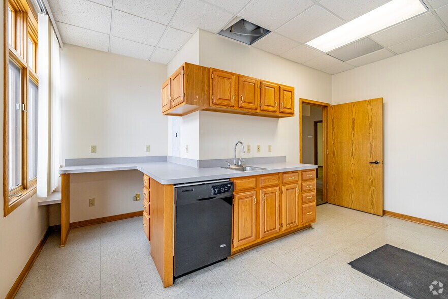 More Photos Of 2410 Woodlake Dr, Okemos Unknown For Lease