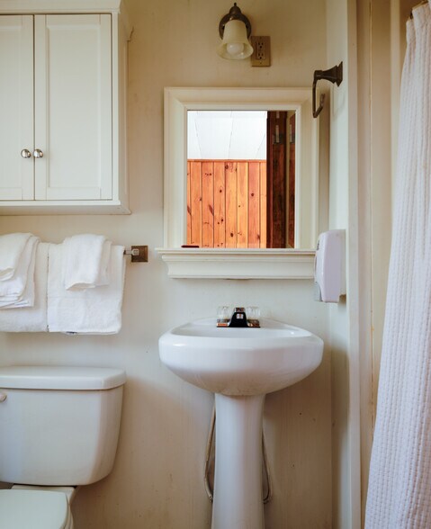 More Photos Of 3806 Vt Route 11, Londonderry Hotel For Sale