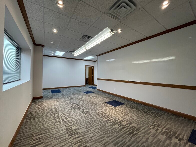 More Photos Of 10858 FM 346 W, Flint Office For Sale