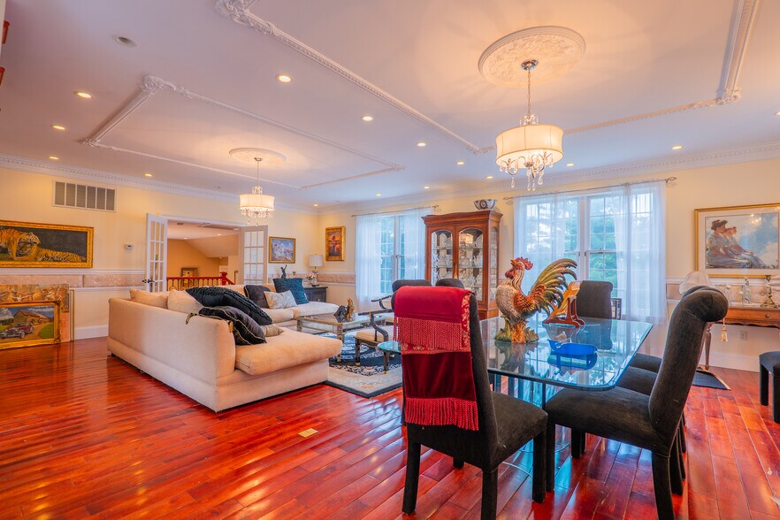 More Photos Of 34 West St, Newtown Apartments For Sale