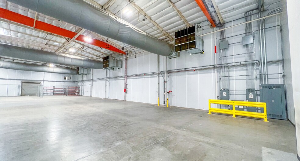 More Photos Of 2325 S Cedar Ave, Fresno Warehouse For Lease