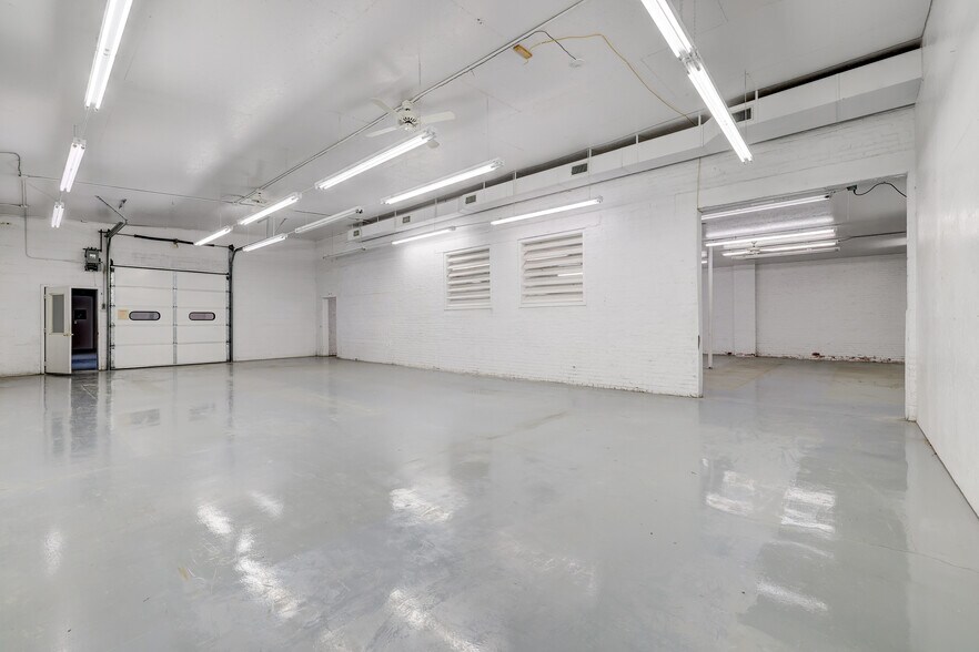 More Photos Of 309 South St, Pella Industrial For Sale