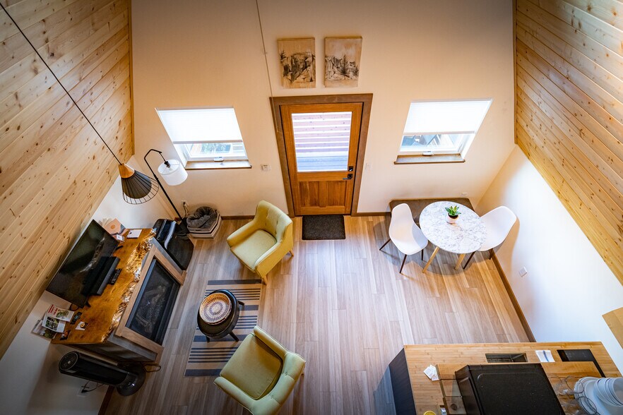 More Photos Of 37 NW Second St, Stevenson Hospitality For Sale