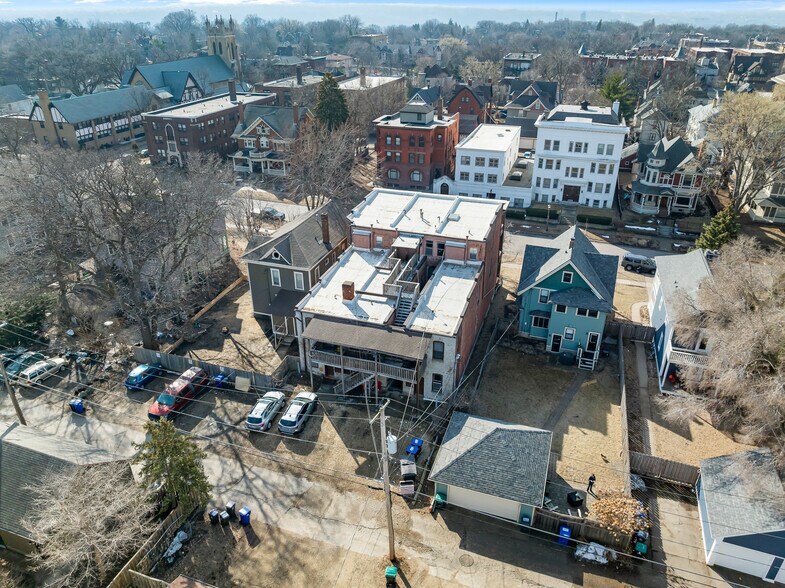 More Photos Of 583 Holly Ave, Saint Paul Apartments For Sale