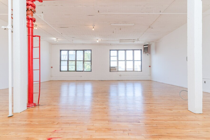 More Photos Of 117 Grattan St, Brooklyn Warehouse For Lease