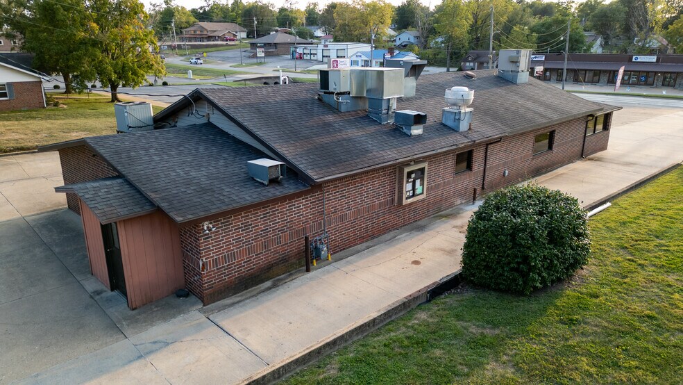 More Photos Of 924 N Main St, Mountain Grove Restaurant For Sale