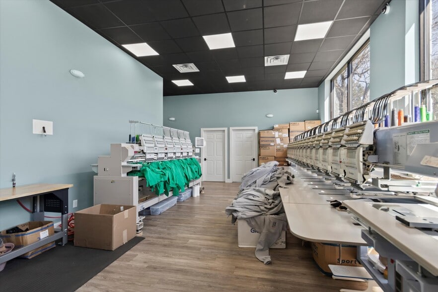 More Photos Of 102 Gin Oak Ct, Madison Freestanding For Sale