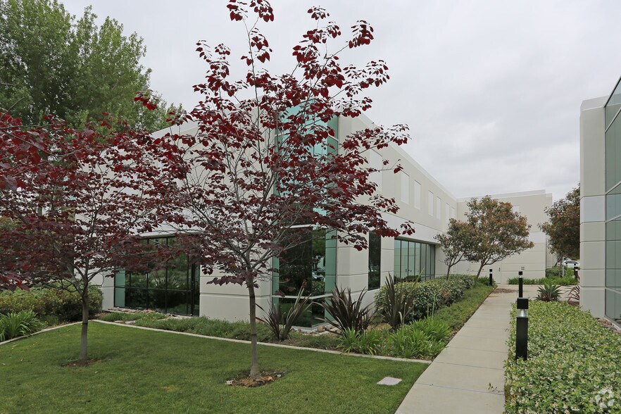 More Photos Of 7090 Miratech Dr, San Diego Unknown For Lease