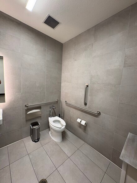 More Photos Of 900 S Main St, Las Vegas Office For Lease