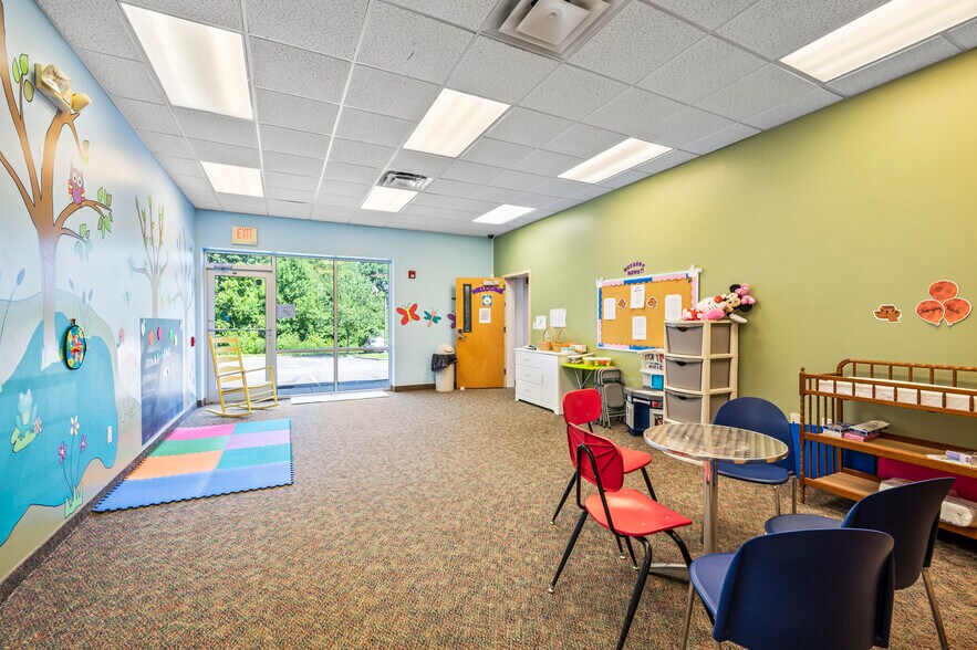 More Photos Of 3300 Reynolda Rd, Winston-Salem Light Manufacturing For Sale