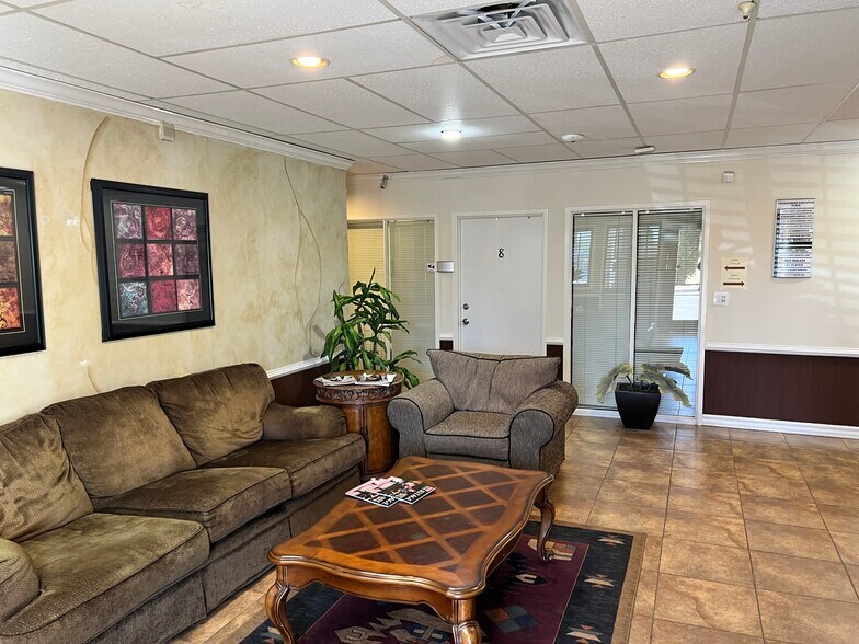 More Photos Of 220 Thunderbird Dr, El Paso Coworking Space