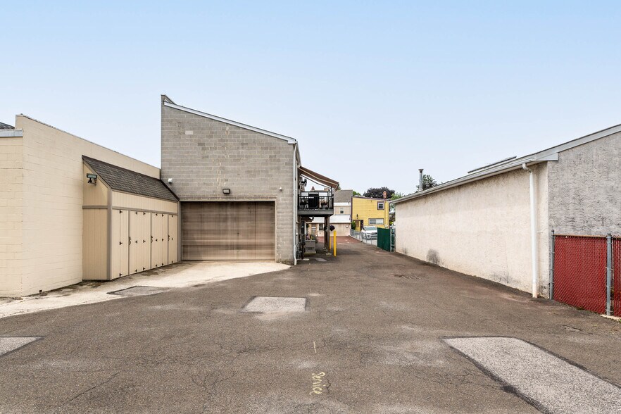 More Photos Of 1510 Bethlehem Pike, Flourtown Storefront Retail Residential For Sale