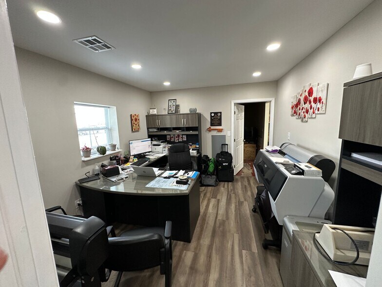 More Photos Of 10830 Canal St, Seminole Unknown For Lease