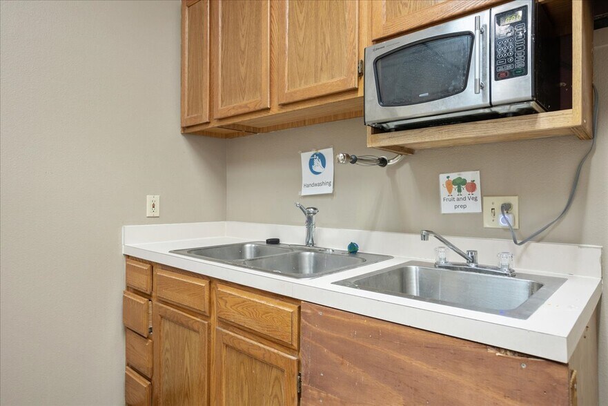 More Photos Of 1904 E 15th St, Cheyenne Office For Sale