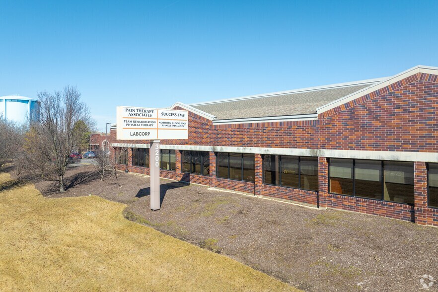 More Photos Of 3200 W Higgins Rd, Hoffman Estates Medical For Lease