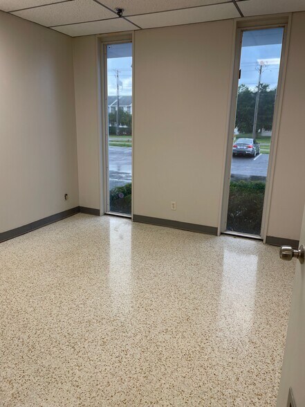 More Photos Of 6818-6824 S Manhattan Ave, Tampa Industrial For Lease