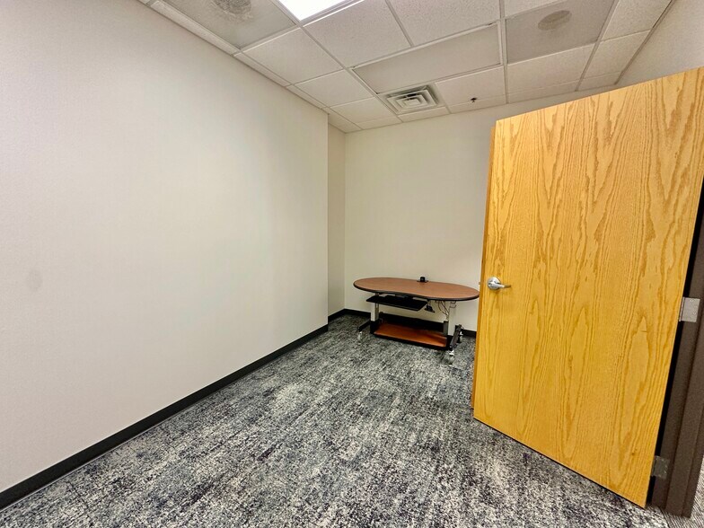 More Photos Of 9727 E Shannon Woods St, Wichita Medical For Lease