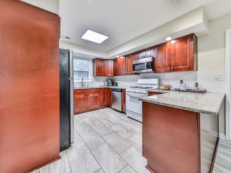 More Photos Of 3605 Shallowford Rd, Marietta Healthcare For Sale