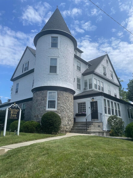 Primary Photo Of 13 Parmley Pl, Summit Hotel For Sale