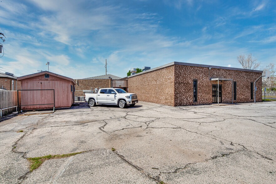 More Photos Of 2110 E 10th St, Odessa Specialty For Sale