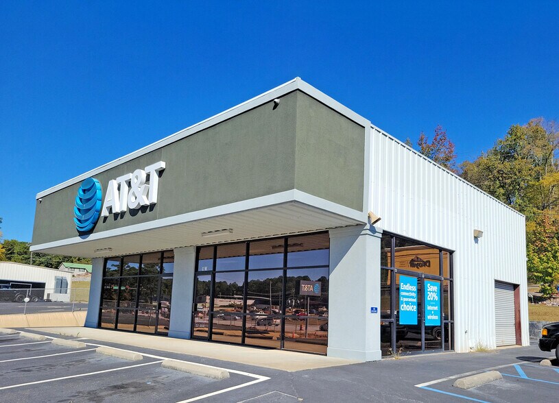 More Photos Of 1628 Pelham Rd S, Jacksonville General Retail For Sale