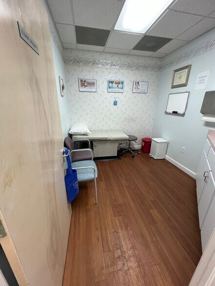 More Photos Of 1101-1115 N Parrott Ave, Okeechobee Medical For Lease