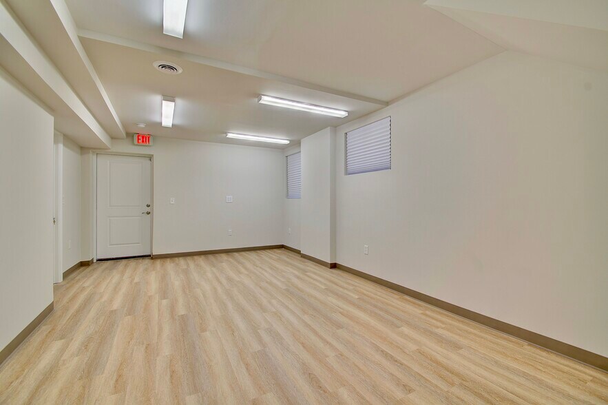 More Photos Of 33 N Fort Thomas Ave, Fort Thomas Office For Sale