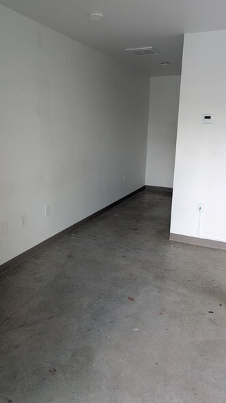 More Photos Of 5101 N Howard Ave, Tampa Light Distribution For Lease