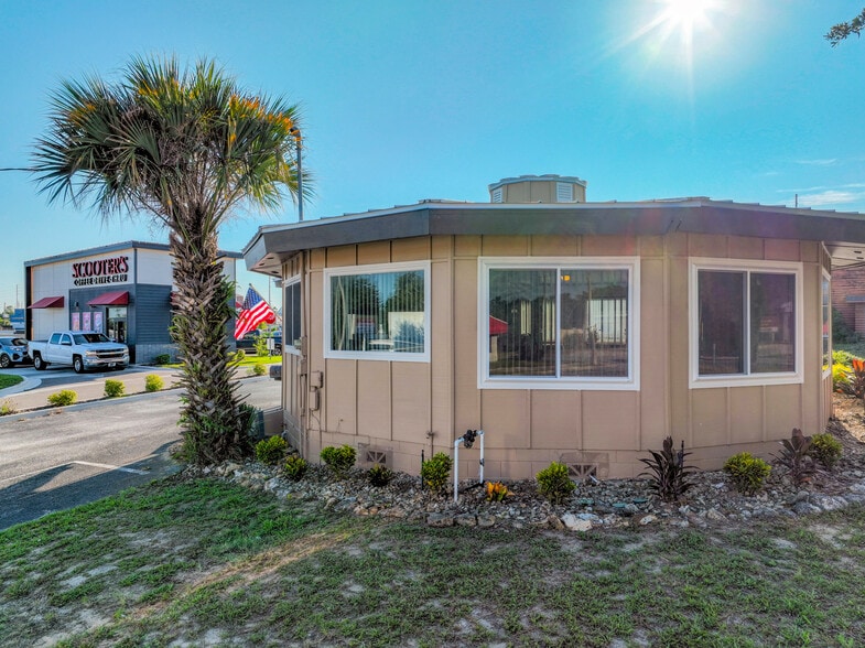 More Photos Of 811 S Bay St, Eustis Storefront Retail Office For Sale