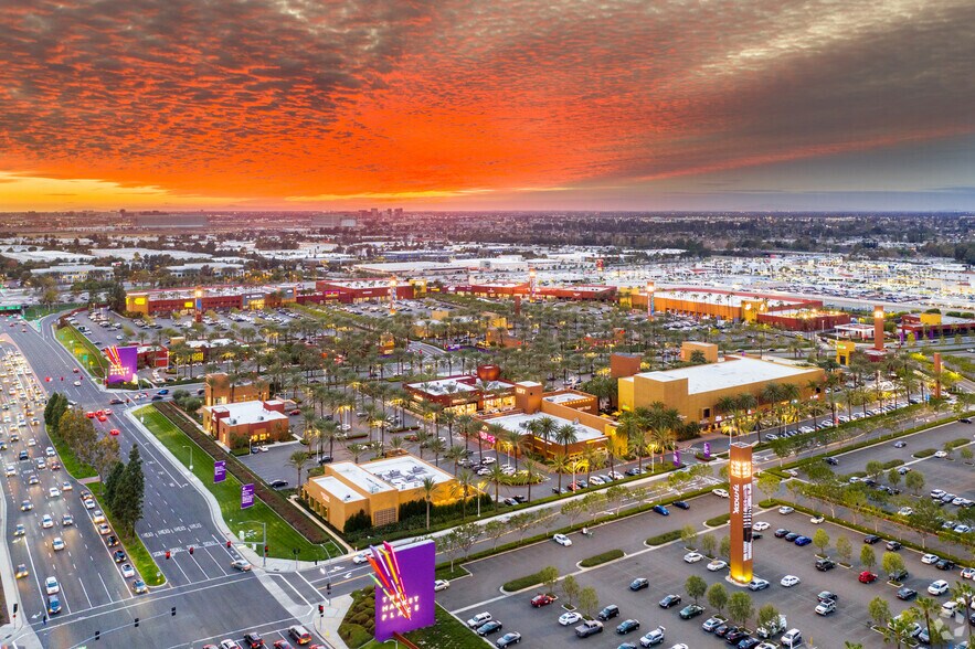 More Photos Of 2915-3011 El Camino Real, Tustin Unknown For Lease