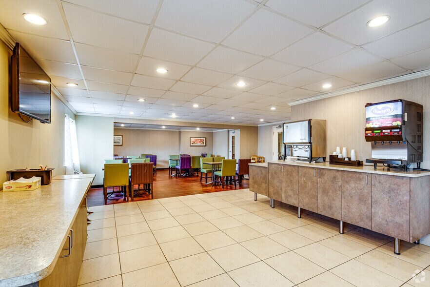 More Photos Of 7815 Nicollet Ave S, Bloomington Hotel For Sale