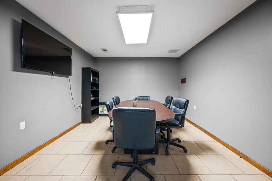 More Photos Of 10462 Hwy 165 S, Forest Hill Warehouse For Sale