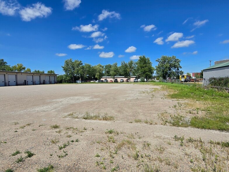 More Photos Of 2727 N 1st Ave, Fargo Warehouse For Sale