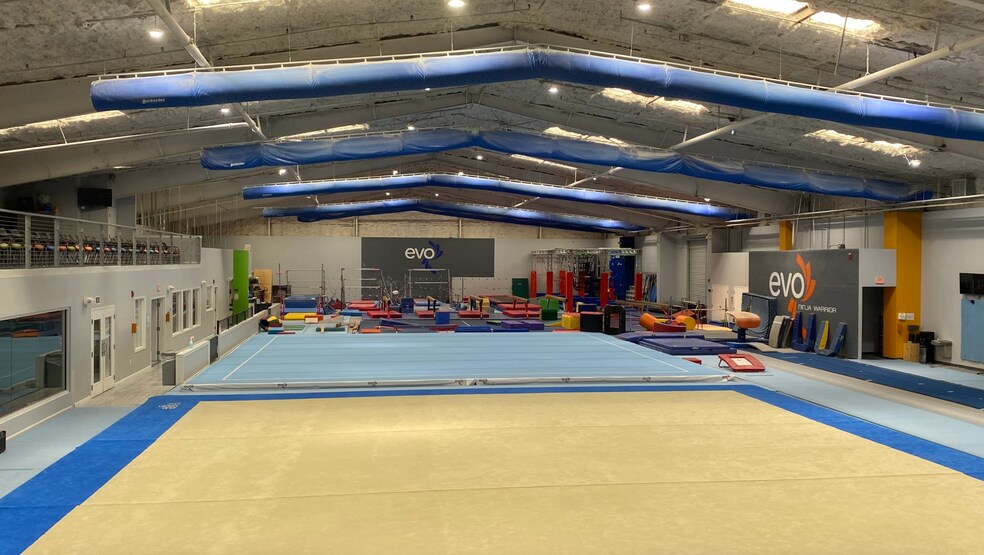 More Photos Of 7188 15th St E, Sarasota Showroom For Sale