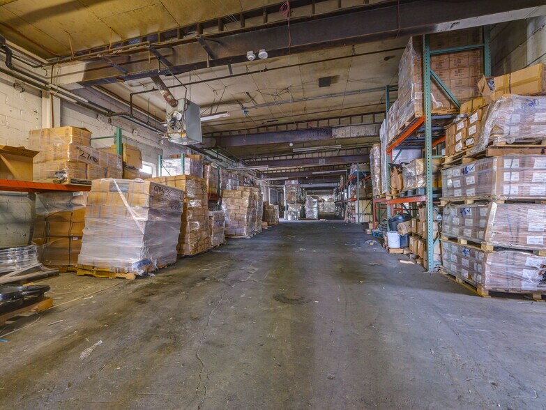 More Photos Of 122 E Railroad Ave, West Haverstraw Showroom For Lease