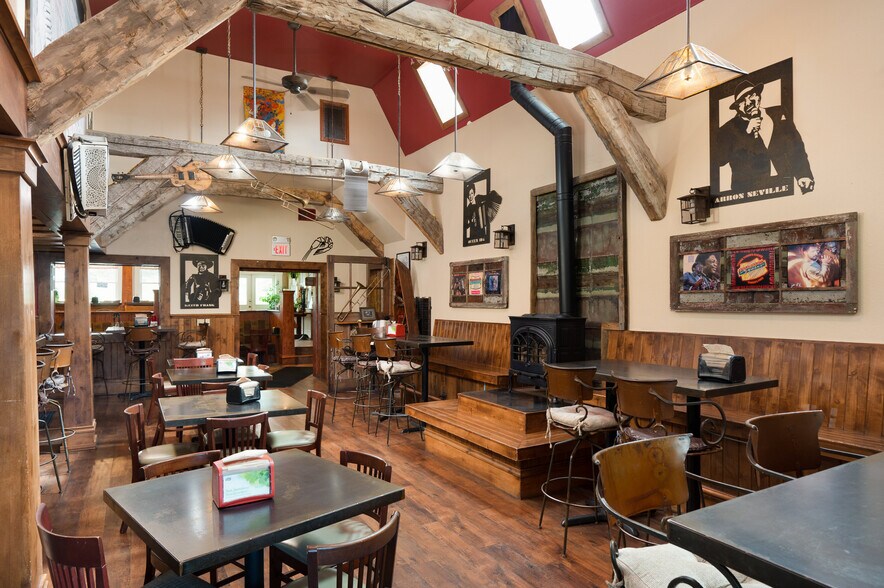 More Photos Of 2711 W College St, Bozeman Restaurant For Sale