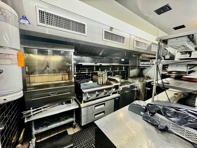 More Photos Of 184-186 Dyckman St, New York Storefront For Lease