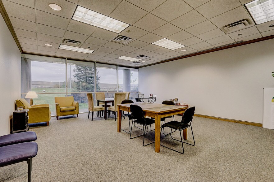 More Photos Of N28W23000 Roundy Dr, Pewaukee Office For Sale