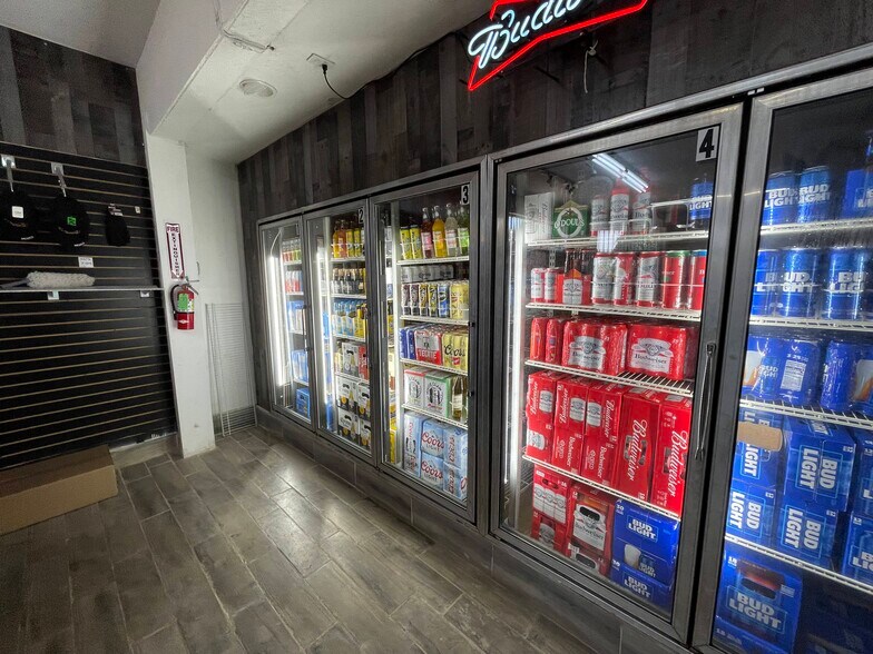 More Photos Of 12461 Amethyst Ave, Cutler General Retail For Sale