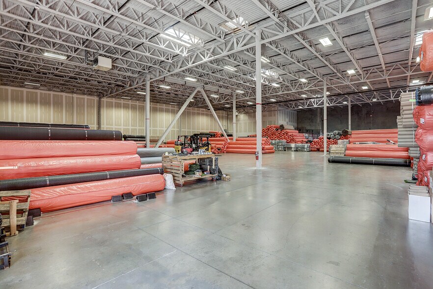 More Photos Of 10215 S Sam Houston Pky W, Houston Warehouse For Lease