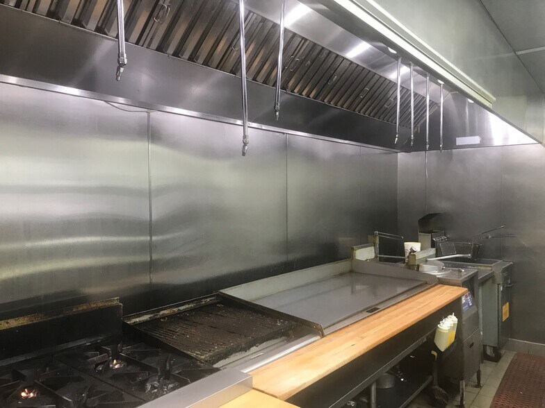 More Photos Of 8200 Macomb St, Grosse Ile Restaurant For Sale