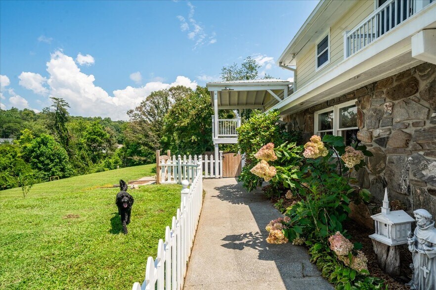 More Photos Of 441 Mull Rd, Hiawassee Hospitality For Sale