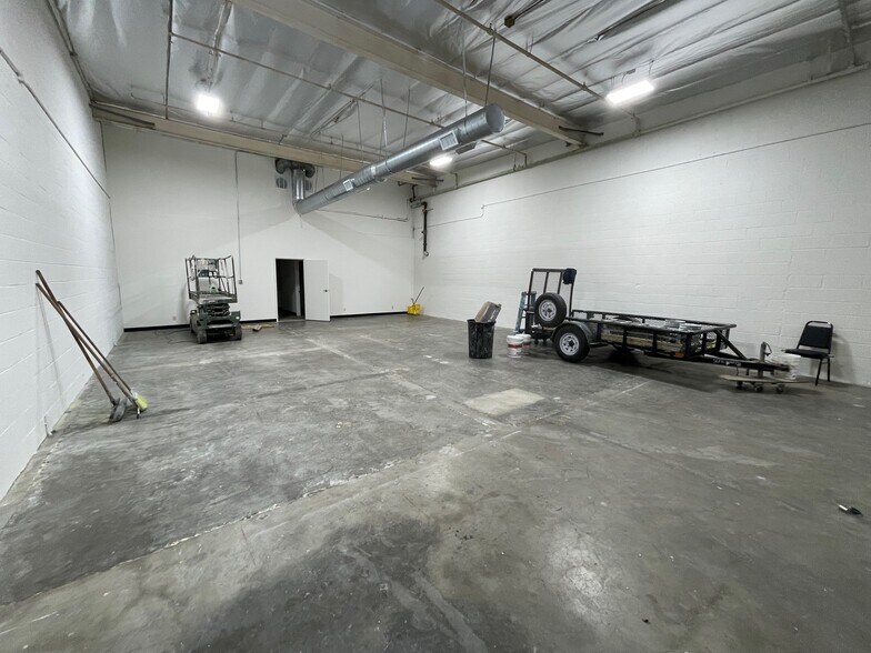 More Photos Of 1811 W Magnolia Blvd, Burbank Office For Lease