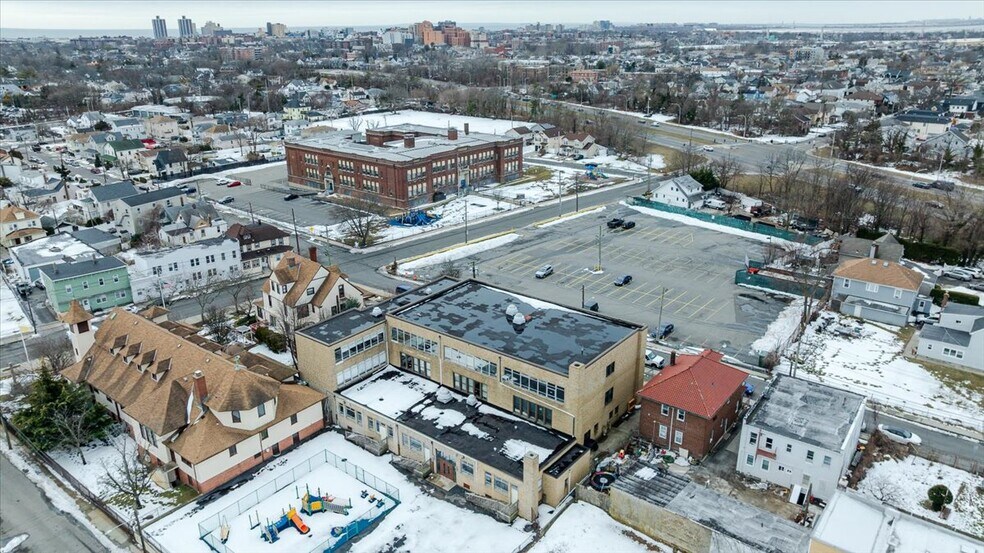 More Photos Of 90 Henry St, Inwood Office For Lease