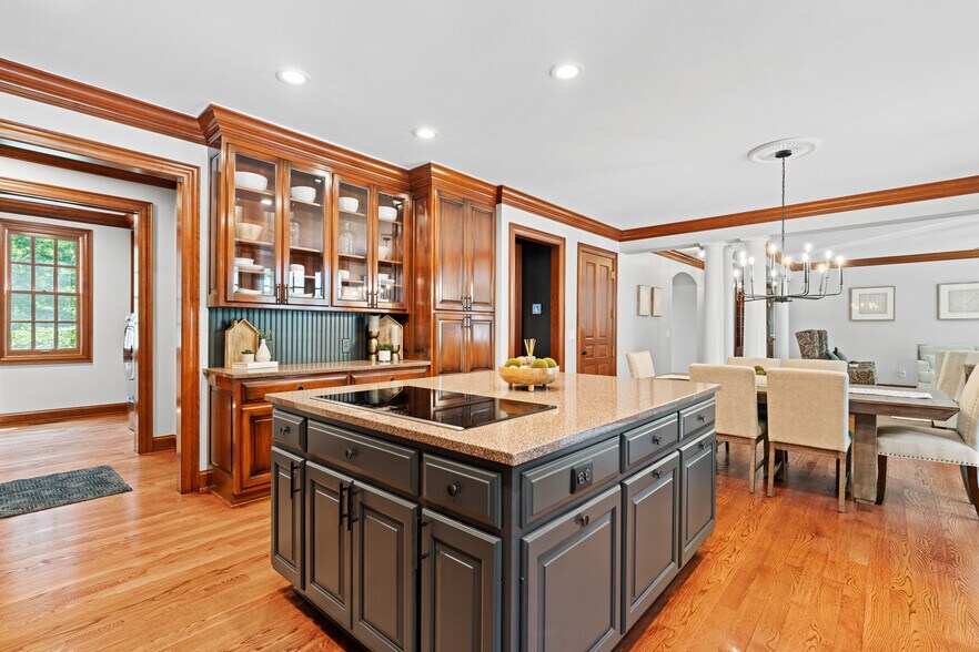 More Photos Of 5455 Plantation Rd, Sunbury Lodge Meeting Hall For Sale